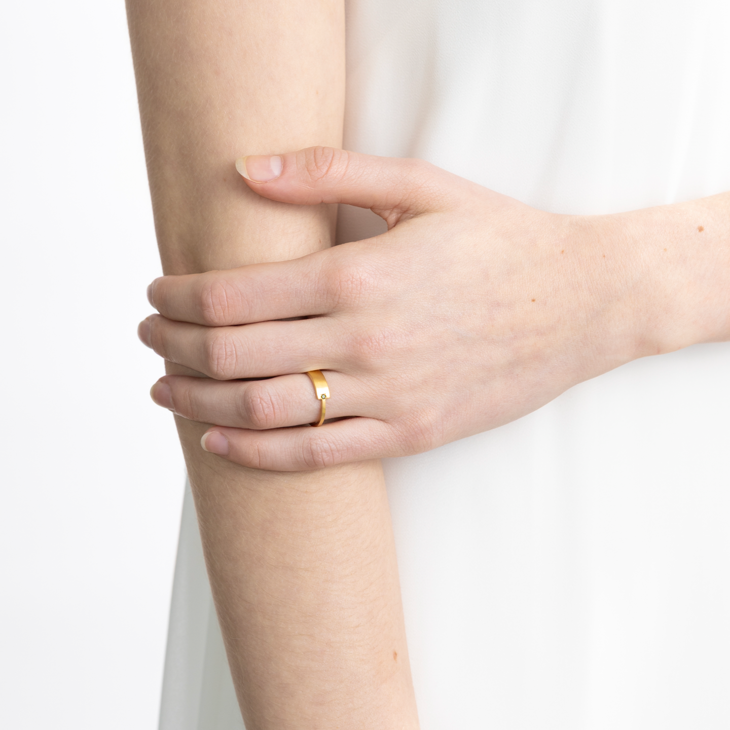 Ziggy ring - with green diamond